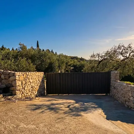 Olive Oasis With Private Jacuzzi And Summer Kitchen
