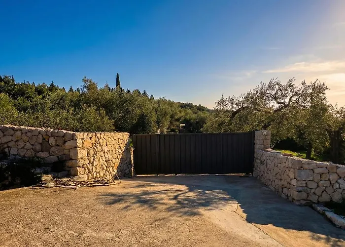 Olive Oasis With Private Jacuzzi And Summer Kitchen