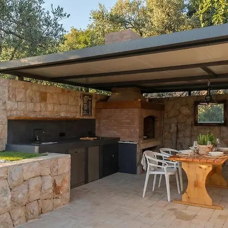 Olive Oasis With Private Jacuzzi And Summer Kitchen