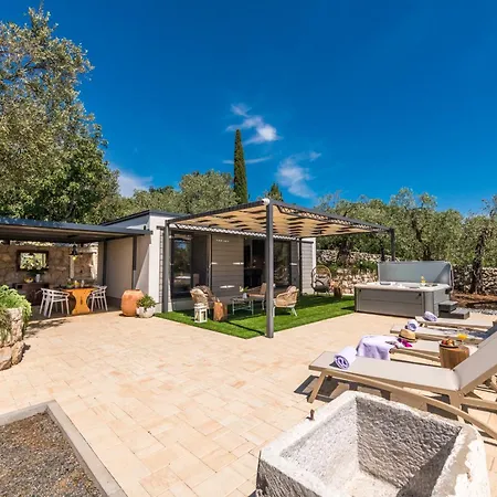 Olive Oasis With Private Jacuzzi And Summer Kitchen Ferienhaus *