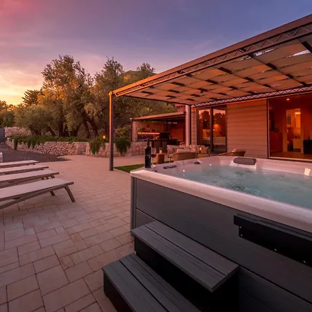 Olive Oasis With Private Jacuzzi And Summer Kitchen Ferienhaus