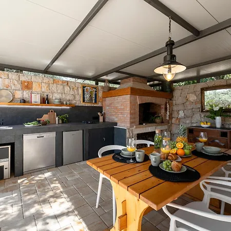 Olive Oasis With Private Jacuzzi And Summer Kitchen Ferienhaus *