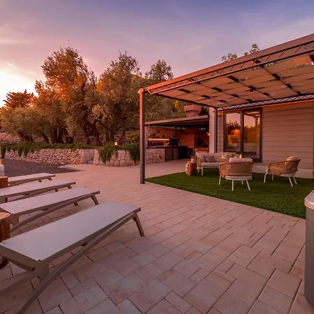 Olive Oasis With Private Jacuzzi And Summer Kitchen Ferienhaus *