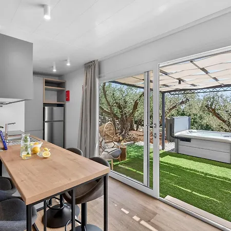 Olive Oasis With Private Jacuzzi And Summer Kitchen
