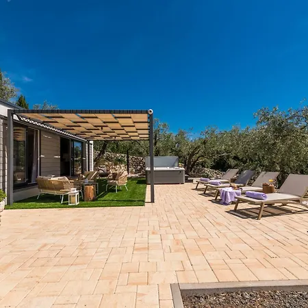 Olive Oasis With Private Jacuzzi And Summer Kitchen