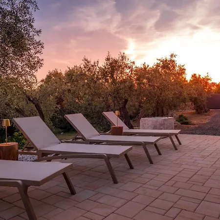 Olive Oasis With Private Jacuzzi And Summer Kitchen Ferienhaus *